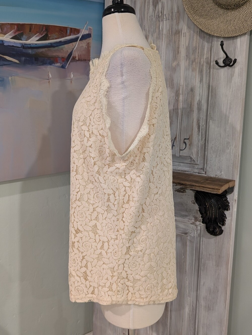 NWT Berryou Off-white Lace Halter Neck Sleeveless Blouse - Picture 2 of 7